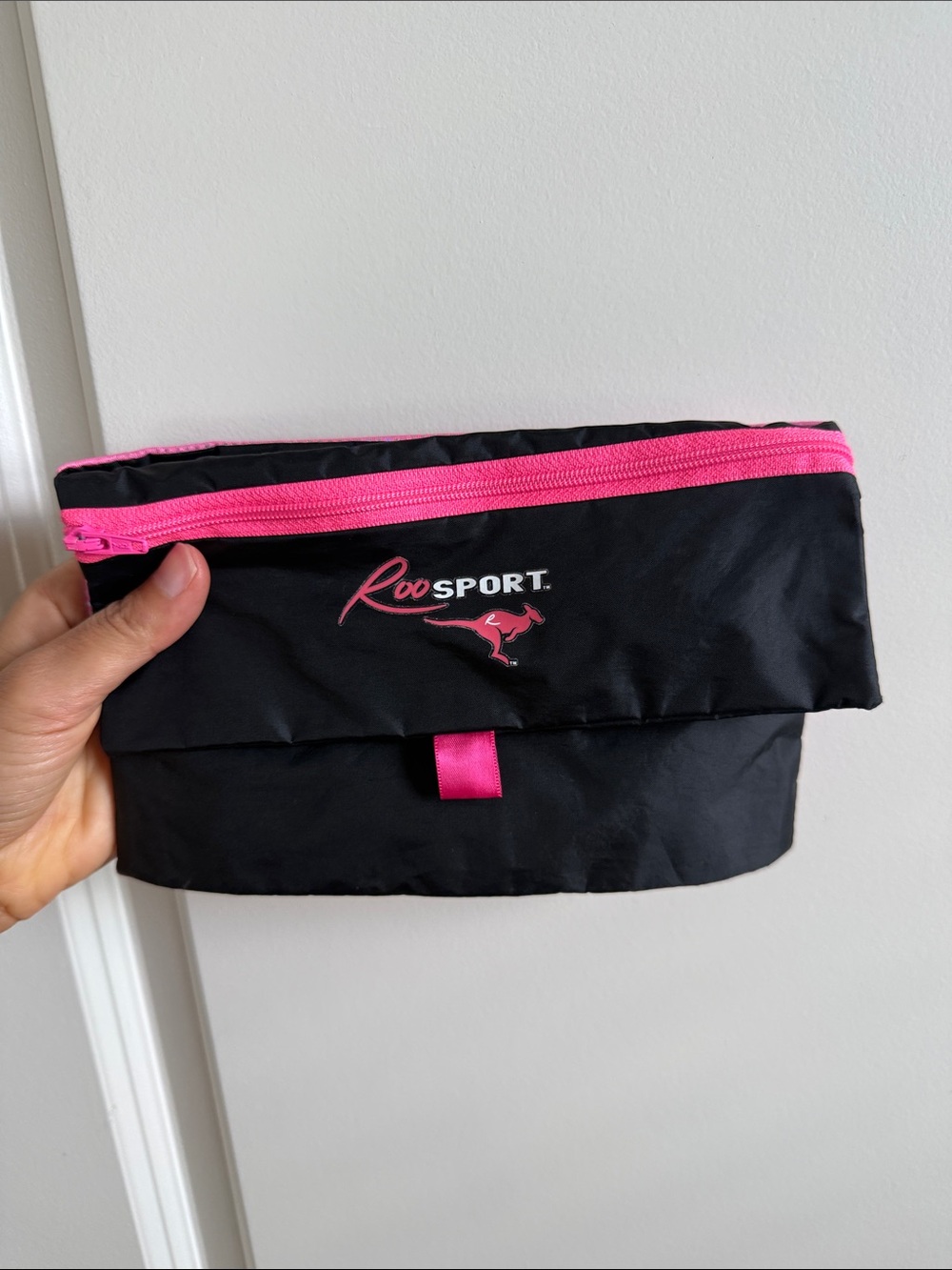 Roo Sport Magnetic Running Pouch Hot Pink Black NWOT 7.5X4.5